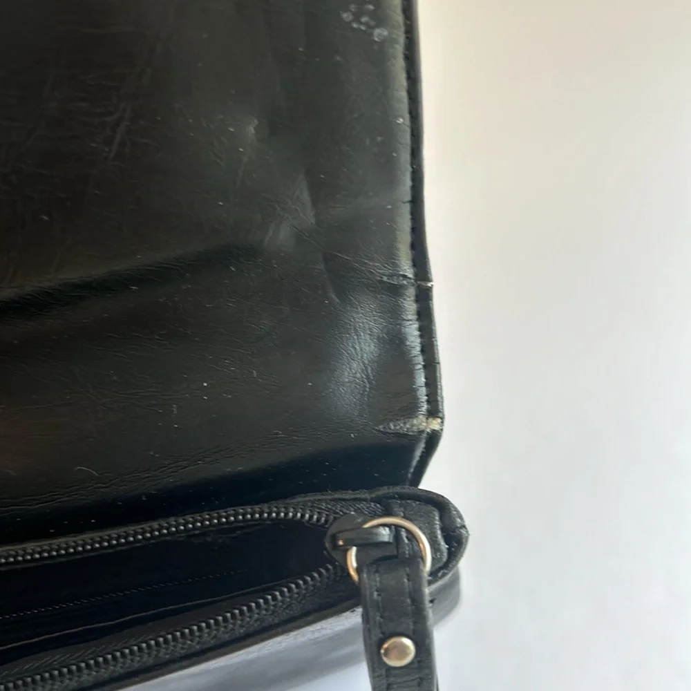 Kenneth Cole Reaction Clutch Wristlet in Black